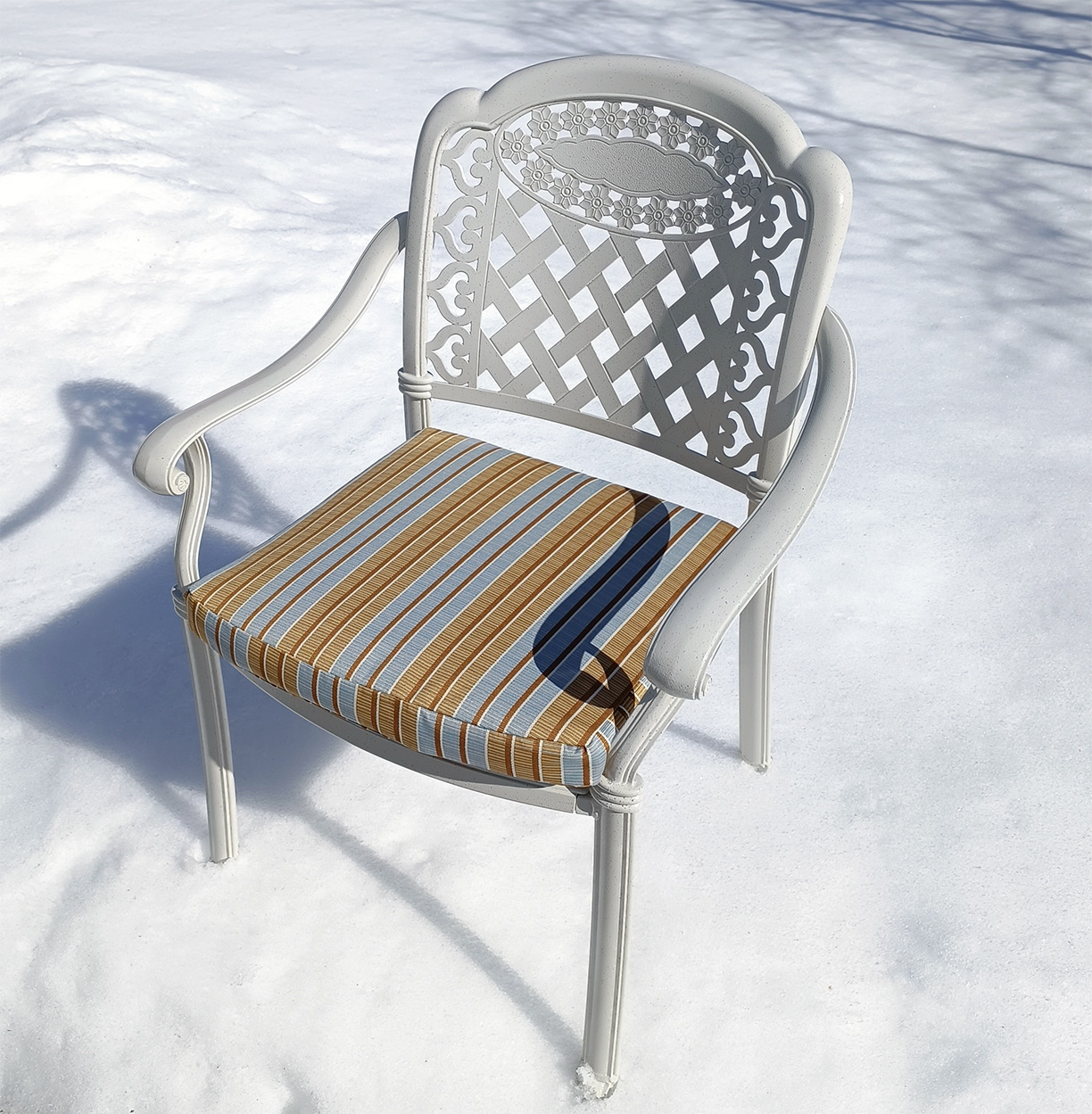 Металлическая белая мебель для сада, кресла для улицы на металлическом каркасе, садовая мебель из литого алюминия от производителя, кованая уличная мебель, стулья и кресла из металла для летних кафе